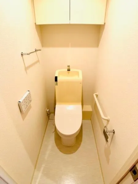 Brillia Ist Sangenjaya Blossom Terrace - Interior - ["Toilet seat", "Toilet", "Bathroom"]