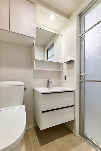Lefon Progres Akabane Marks - Interior - ["Plumbing fixture", "Toilet seat", "Flooring"]