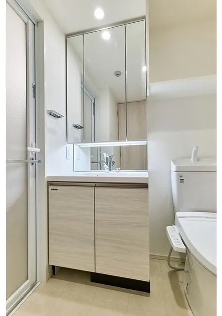Comforia Liv Monzen-Nakacho East - Interior - ["Plumbing fixture", "Flooring", "Floor"]