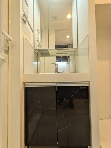 Asyl Court Higashioi - Interior - ["Interior design", "Glass", "Ceiling"]
