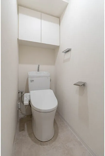 LUMIEC BUNKYO SENGOKU - Interior - ["Toilet seat", "Plumbing fixture", "Toilet"]