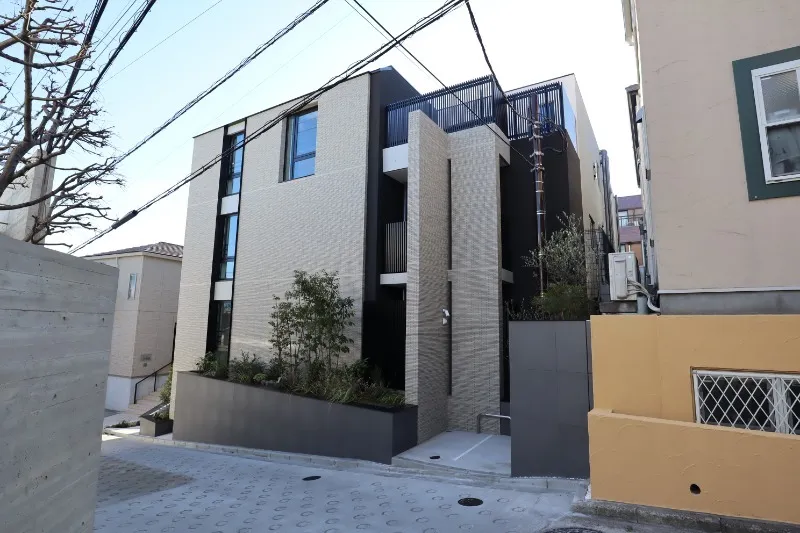 Ipse Yoyogi Uehara Hills - Exterior - ["Building", "Property", "Window"]