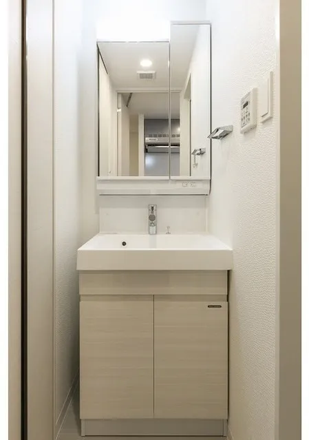 KURAMAE214 - Interior - ["Plumbing fixture", "Bathroom Sink", "Flooring"]