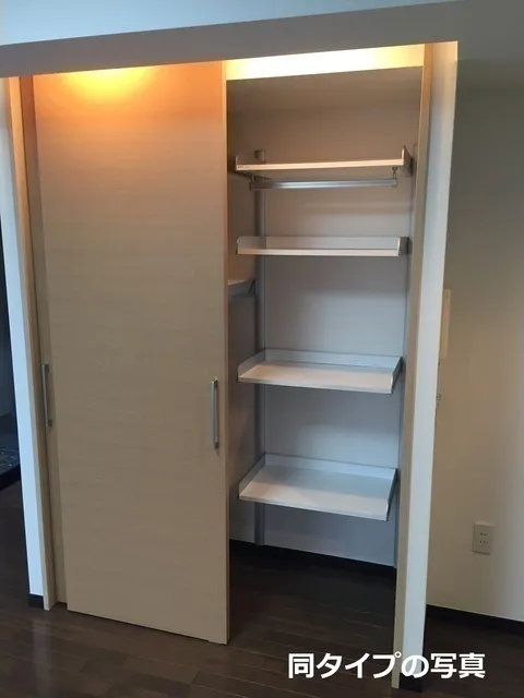 Comforia Ikebukuro - Interior - ["Wood", "Wood stain", "Shelving"]