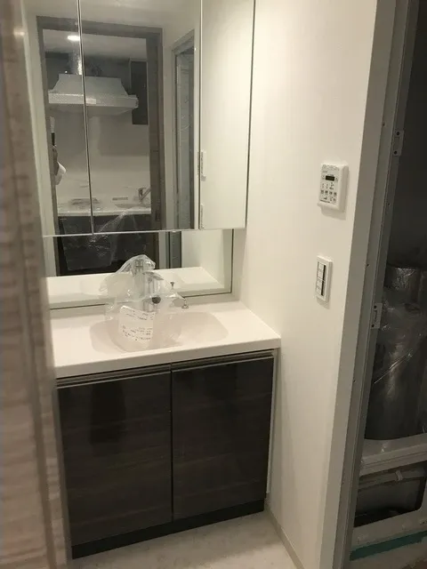 Bow Flats Sumiyoshi - Interior - ["Plumbing fixture", "Bathroom cabinet", "Bathroom Sink"]