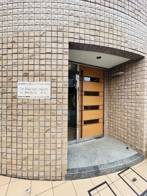 Le Van Vert Mejiro - Exterior - ["Rectangle", "Wood", "Floor"]