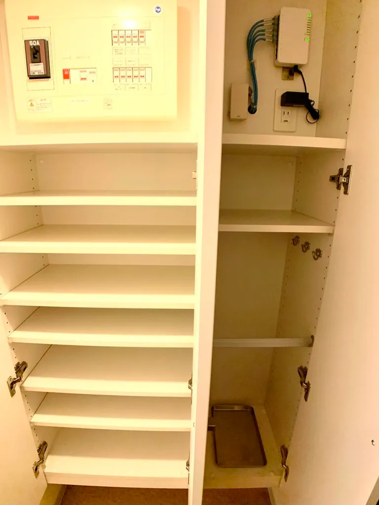 La Douceur Sugamo - Interior - ["Shelf", "Cabinetry", "Shelving"]