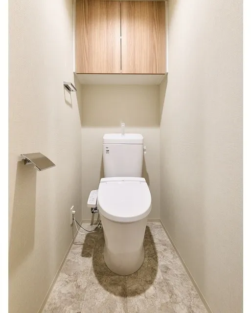Comforia Liv Nishioshima SOUTH - Interior - ["Toilet seat", "Toilet", "Flooring"]
