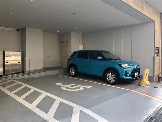 M Shirokanedai - Exterior - ["Automotive parking light", "Tire", "Car"]
