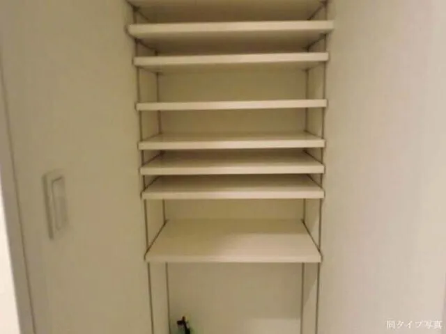 Comforia Oshiage - Interior - ["Wood", "Shelving", "Shelf"]