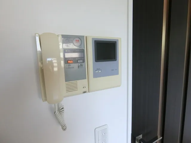 Hongo A-One Todaimae - Interior - ["Electronic device", "Technology", "Machine"]