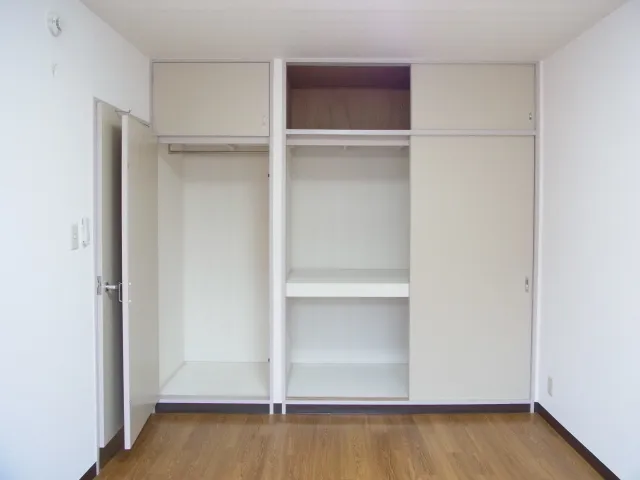 Tetsuhizaka Mansion - Interior - ["Flooring", "Wall", "Floor"]