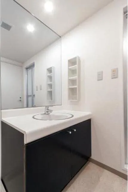 Flat Hamadayama - Interior - ["Mirror", "Tap", "Plumbing fixture"]