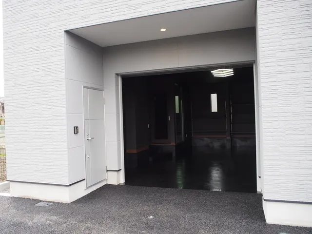 Tom's Garage - Exterior - ["Door", "Composite material", "Garage door"]
