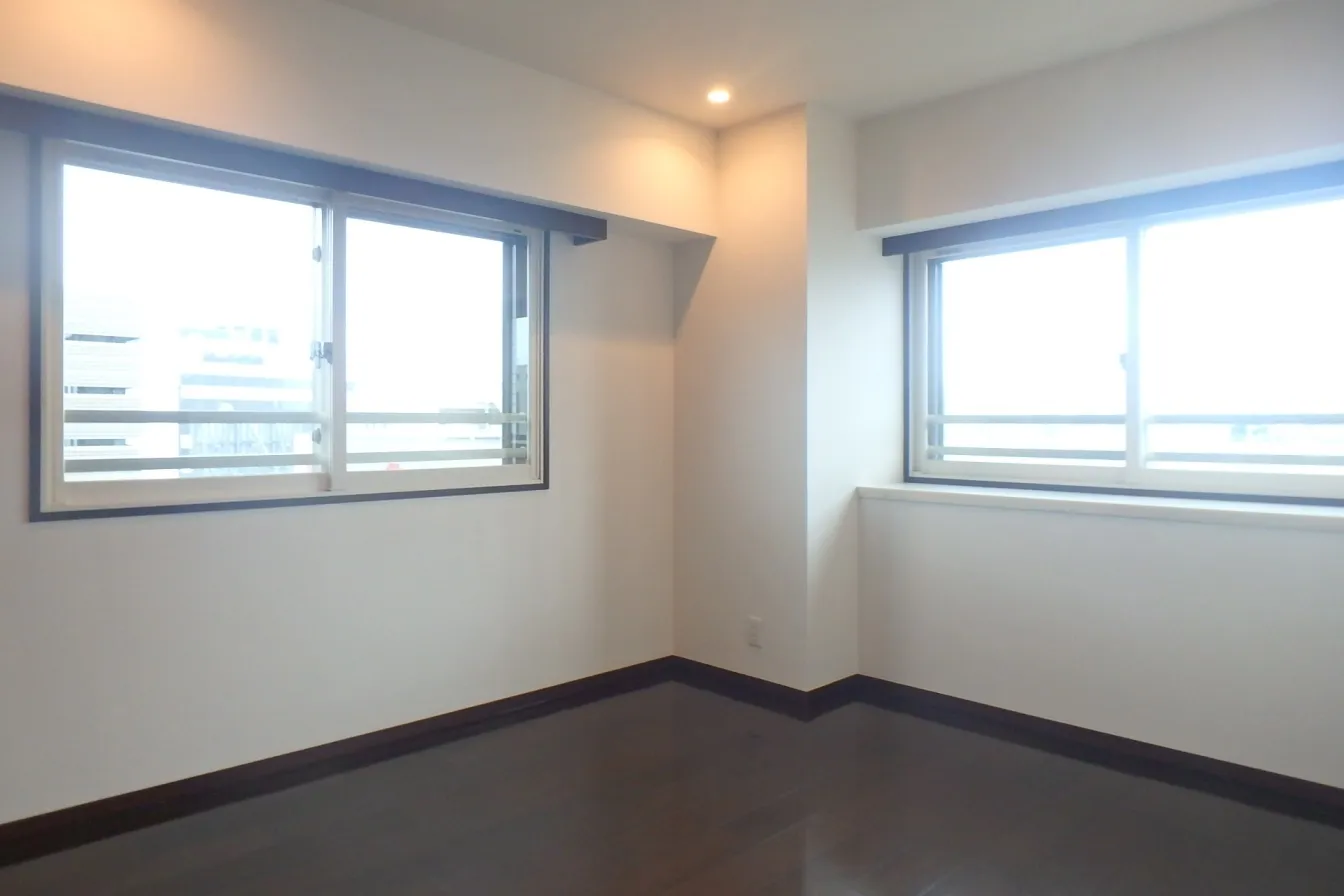Doue Nihonbashi - Interior - ["Window", "Building", "Fixture"]