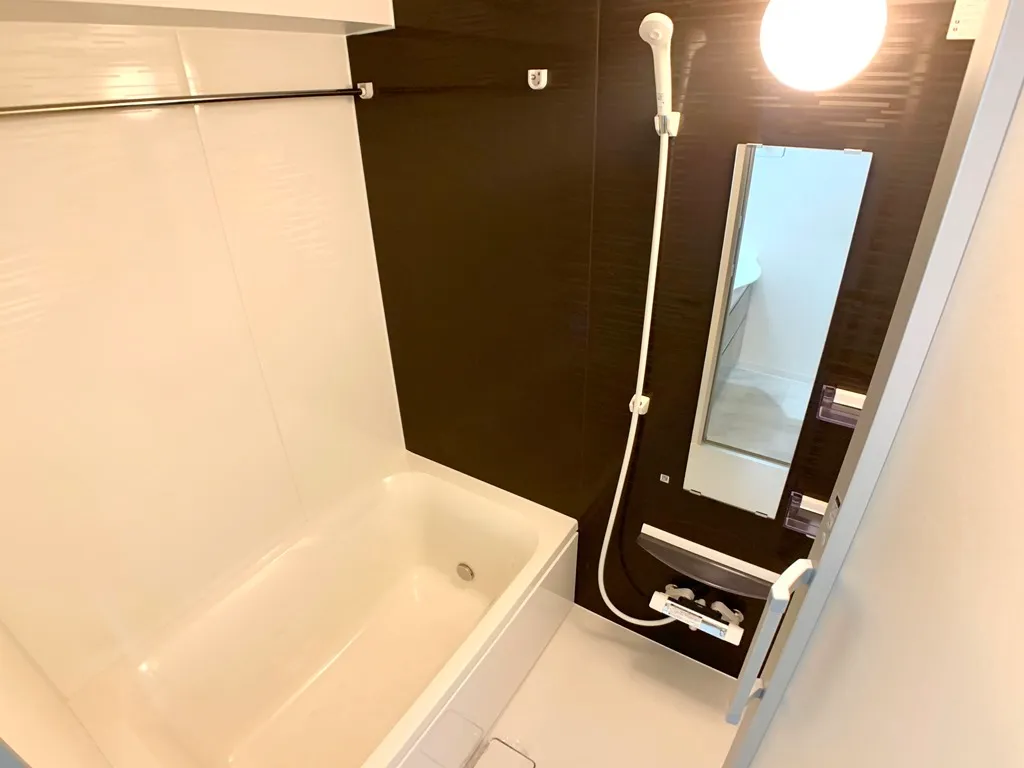 Primal Tsukishima - Interior - ["Bathtub", "Mirror", "Bathroom"]