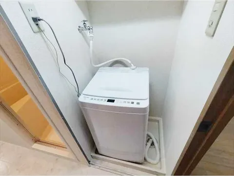 Maison De Ville Meguro - Interior - ["Washing machine", "Major appliance", "Electronic device"]