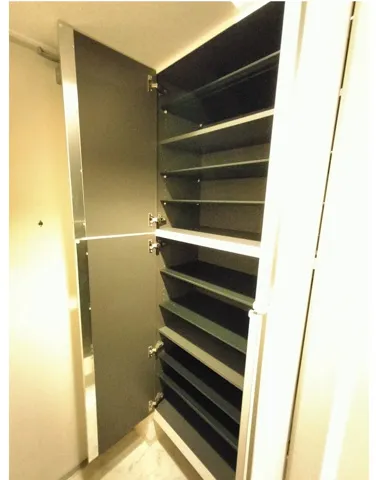 Miele Nihonbashi - Interior - ["Shelving", "Household hardware", "Aluminium"]