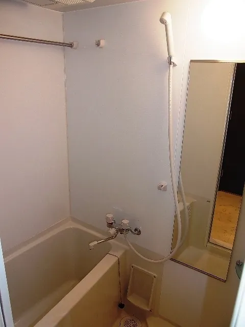 Ecology Toritsu University Residence - Interior - ["Plumbing fixture", "Flooring", "Bathroom"]