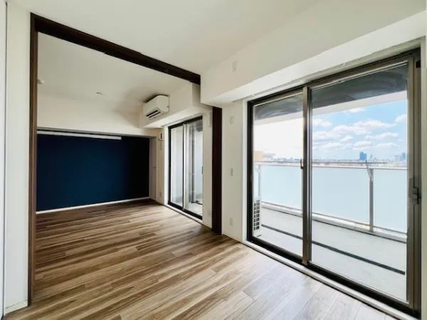 Emily Higashi Nagasaki - Interior - ["Floor", "Flooring", "Apartment"]