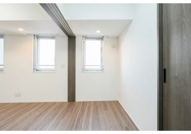Stylio Kamata West - Interior - ["Wood", "Flooring", "Ceiling"]