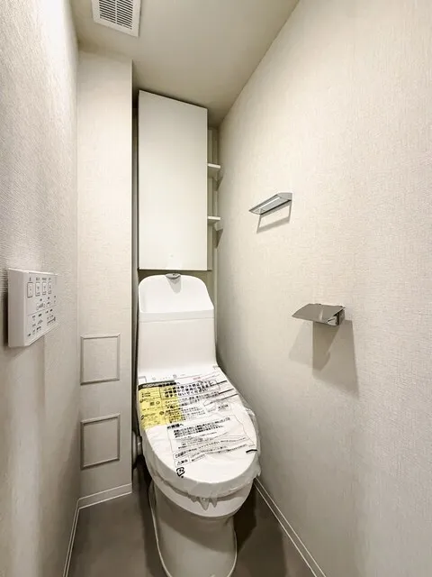 Brookside Residence Kiba - Interior - ["Toilet seat", "Toilet", "Plumbing fixture"]