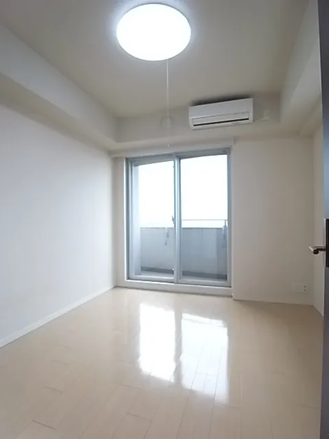 Ecology Toritsu University Residence - Interior - ["Flooring", "Floor", "Ceiling"]