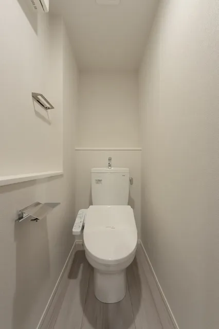 RJR Precia Omorikita - Interior - ["Toilet seat", "Flooring", "Floor"]