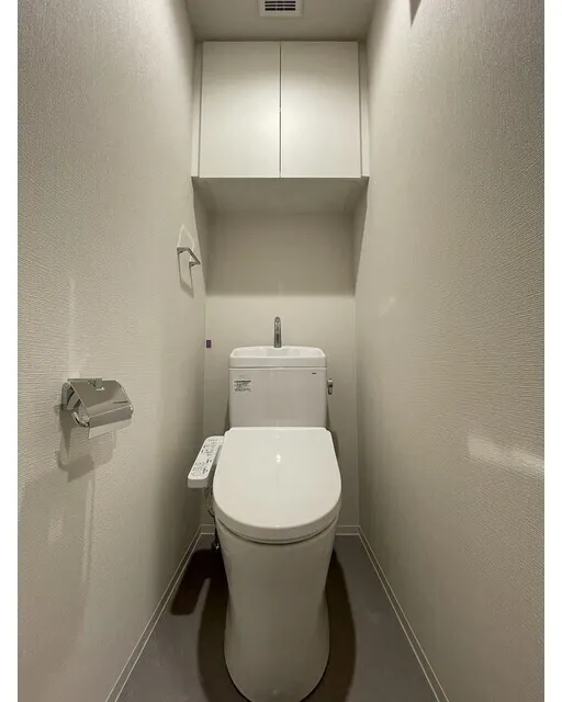 Daffitto Kinshicho - Interior - ["Toilet seat", "Plumbing fixture", "Toilet"]
