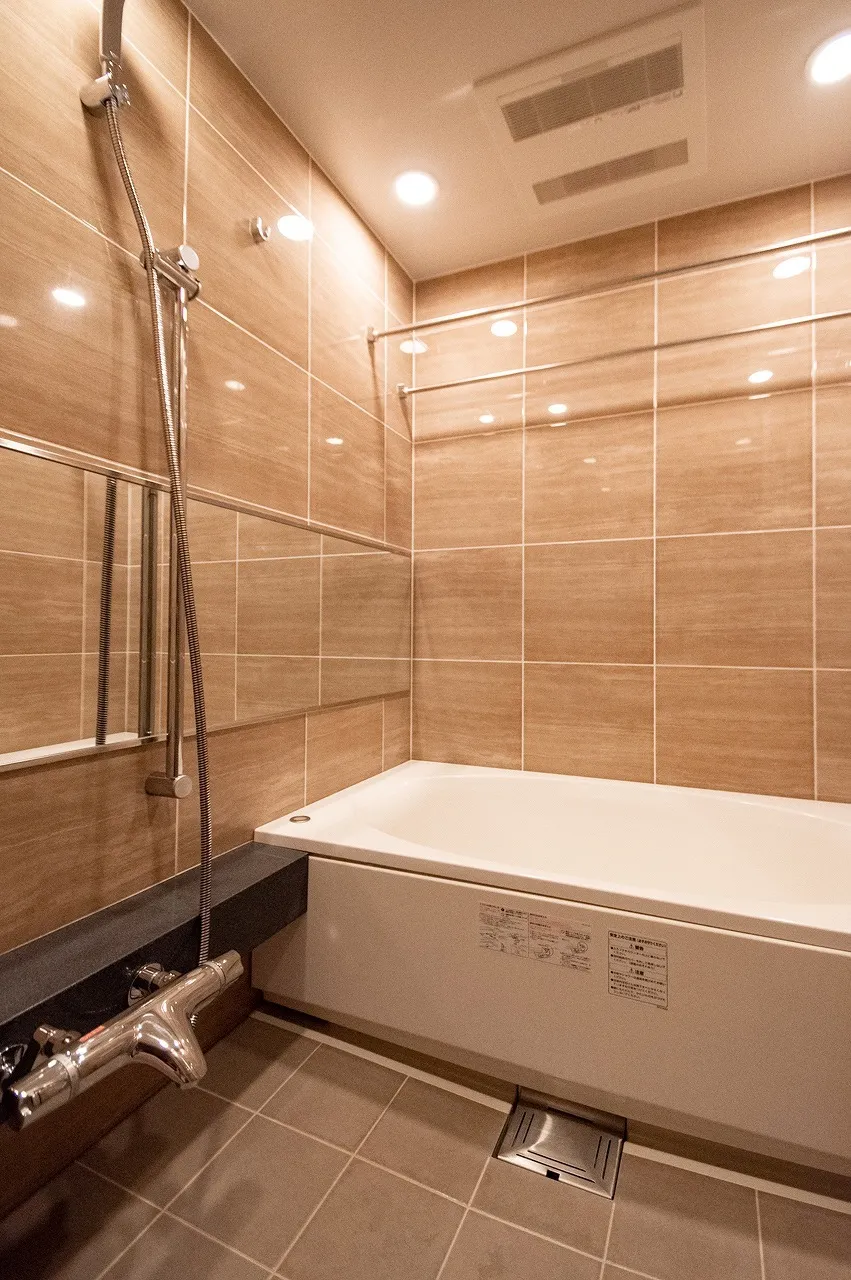 La Tour Shinjuku Grand - Interior - ["Building", "Property", "Bathtub"]