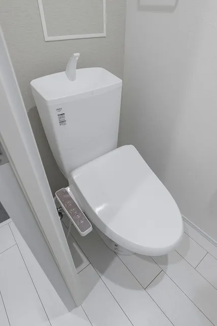 Aglaia Shinjuku Yokoteracho - Interior - ["Toilet seat", "Toilet", "Plumbing fixture"]