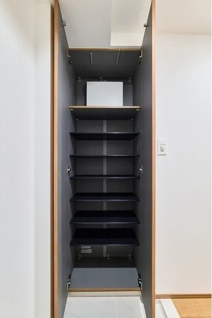 Gran Casa Oku - Interior - ["Wood", "Flooring", "Interior design"]