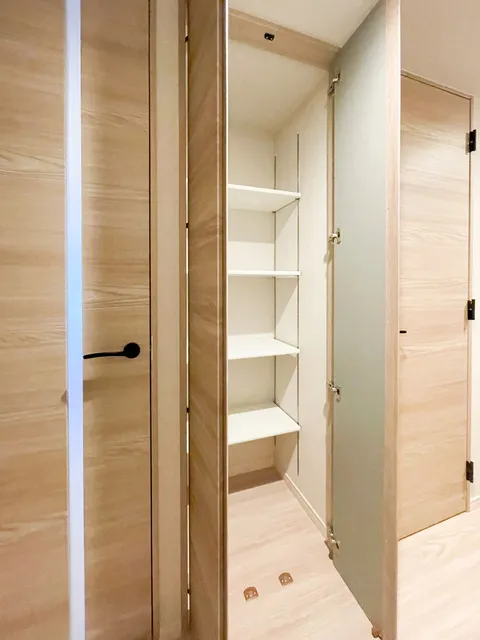 Preasvelta Minowa - Interior - ["Flooring", "Wood", "Floor"]