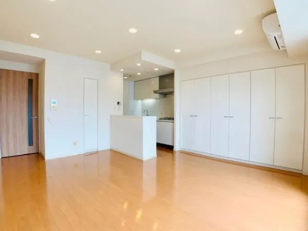 Brillia Ist Sangenjaya Blossom Terrace - Interior - ["Flooring", "Floor", "Wood flooring"]