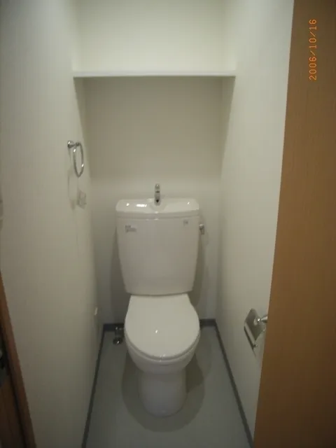 Fine Crest Kamimeguro - Interior - ["Plumbing fixture", "Toilet seat", "Bathroom"]
