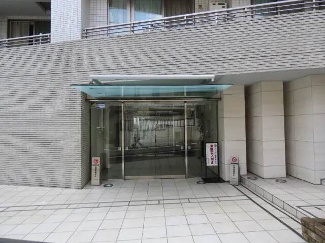 Pierce Wakabayashi - Other - ["Concrete", "Tile", "Window covering"]