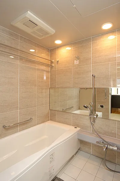 RESIDIA Gotenyama - Interior - ["Bathtub", "Shower head", "Property"]