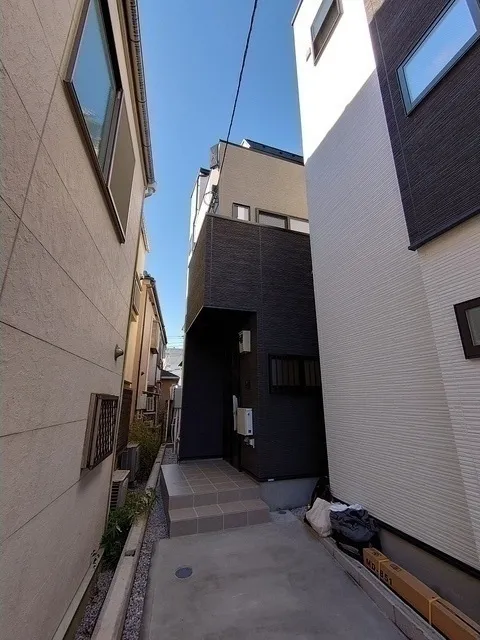 Kolet Hatagaya#04 - Exterior - ["Window", "Sky", "Building"]