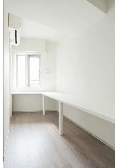 Comforia Higashiueno - Interior - ["Window", "Fixture", "Building"]