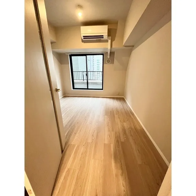 Milia Residence Akasaka - Interior - ["Building", "Window", "Fixture"]
