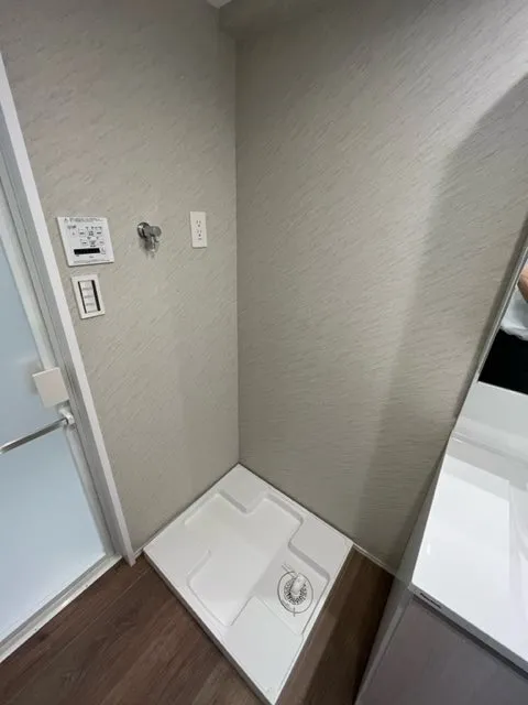 Residia Shibaura - Interior - ["Building", "Fixture", "Wood"]