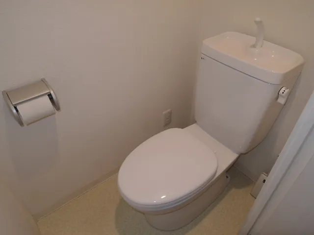 JAPT Kanda 4 - Interior - ["Toilet", "Toilet seat", "Bathroom"]