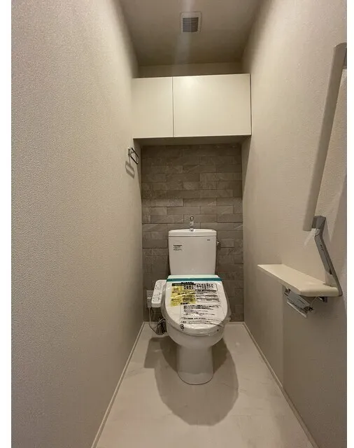 L's Residence Higashi Nakano - Interior - ["Toilet seat", "Toilet", "Plumbing fixture"]