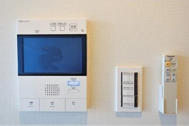 Bella Sweeta Togoshi - Interior - ["Thermostat", "Rectangle", "Gadget"]