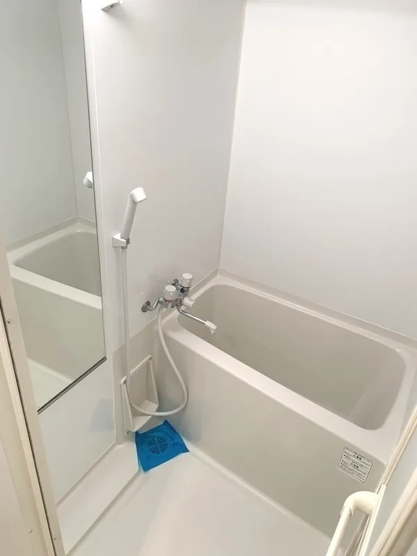 Ecology Toritsu University Residence - Interior - ["Flooring", "Plumbing fixture", "Floor"]