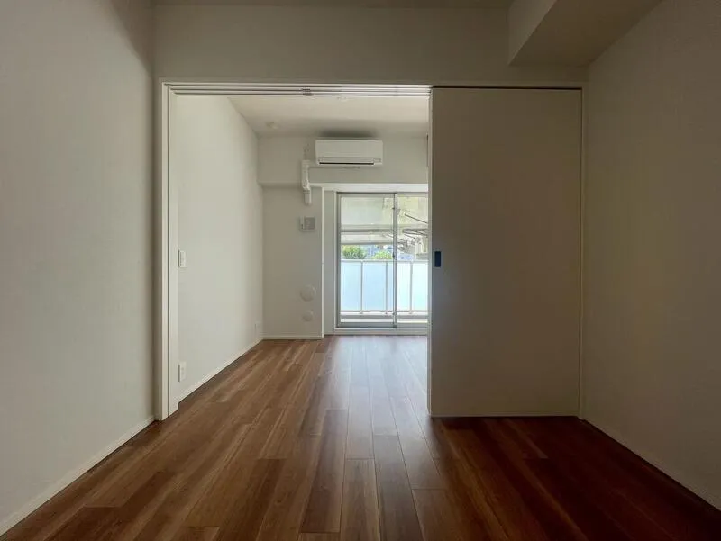 Wellis Urban Suitengumae - Interior - ["Flooring", "Floor", "Wood flooring"]