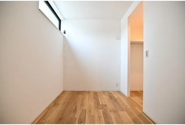 False Class Takadanobaba - Interior - ["Flooring", "Wood flooring", "Floor"]