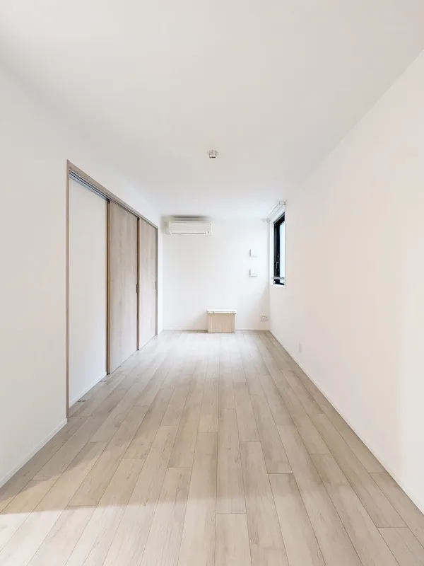 HJ Crown II - Interior - ["Flooring", "Floor", "Wood flooring"]