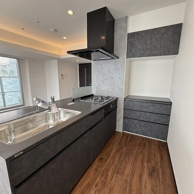 White Tower Hamamatsucho - Interior - ["Kitchen", "Countertop", "Major appliance"]