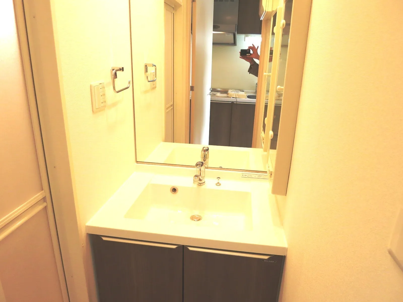LaQus Residence Higashi-Shinjuku - Interior - ["Bathroom Sink", "Plumbing fixture", "Flooring"]